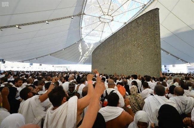 المبيت بمزدلفة ورمي جمرة العقبة