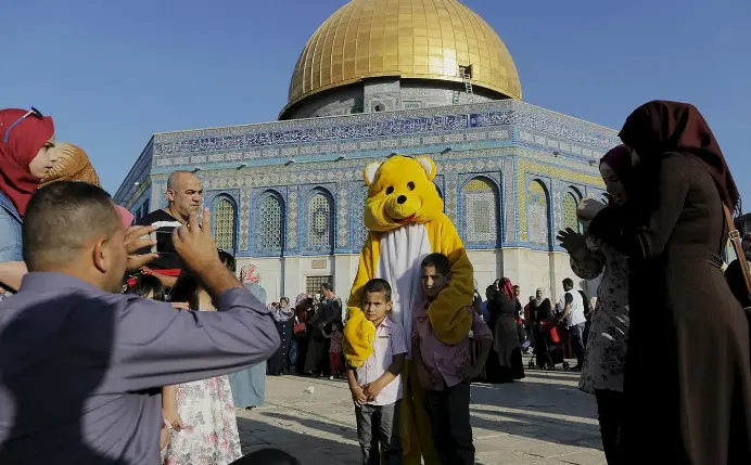 العائلة في تعزيز قيم العيد