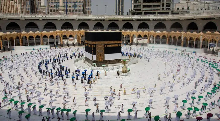 الفرق بين الطواف والسعي