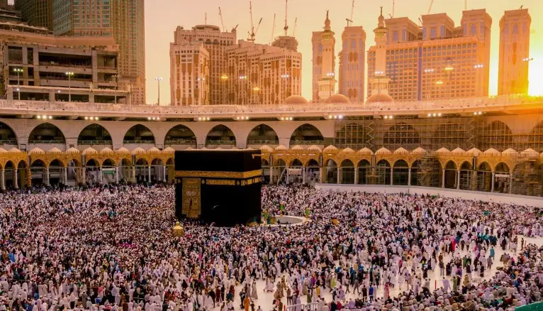الفرق بين الطواف والسعي