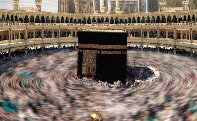 الفرق بين الطواف والسعي