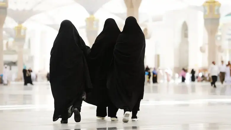 أحكام اللباس في العبادات