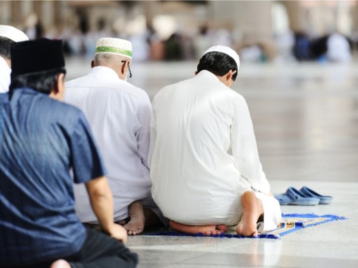أحكام الصلاة الجماعية